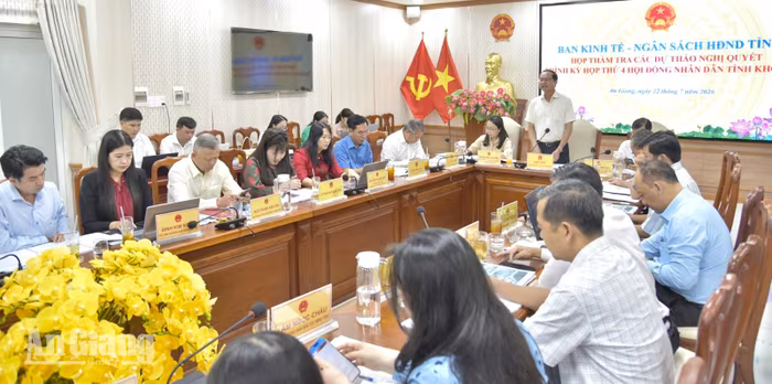 quang-canh-cuoc-hop-nha-o-xa-hoi-an-giang